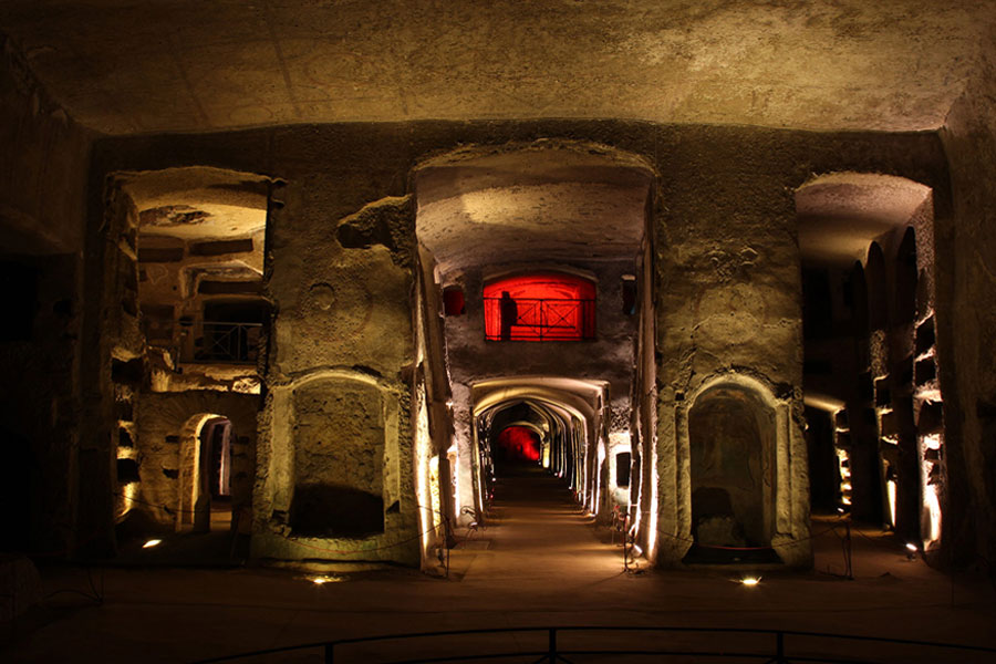 Visita Catacombe di San Gennaro con vera Astuni